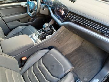 Fahrzeugabbildung Volkswagen Touareg 3.0 TDI Tiptr. Elegance R-Line/AHK/eHeck