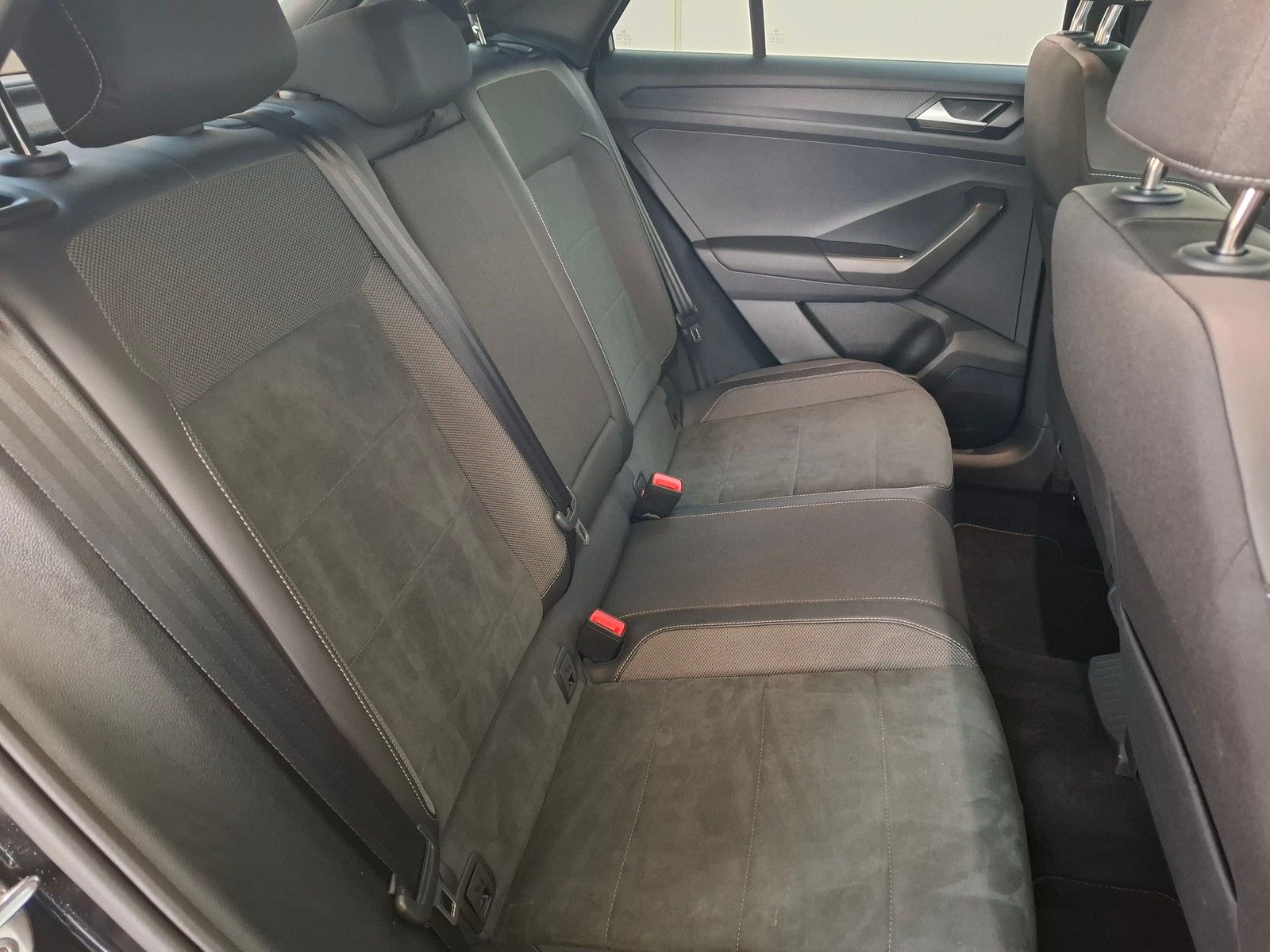 Fahrzeugabbildung Volkswagen T-Roc R-Line 2,0 TSI DSG 4Motion + Pano + Kamera