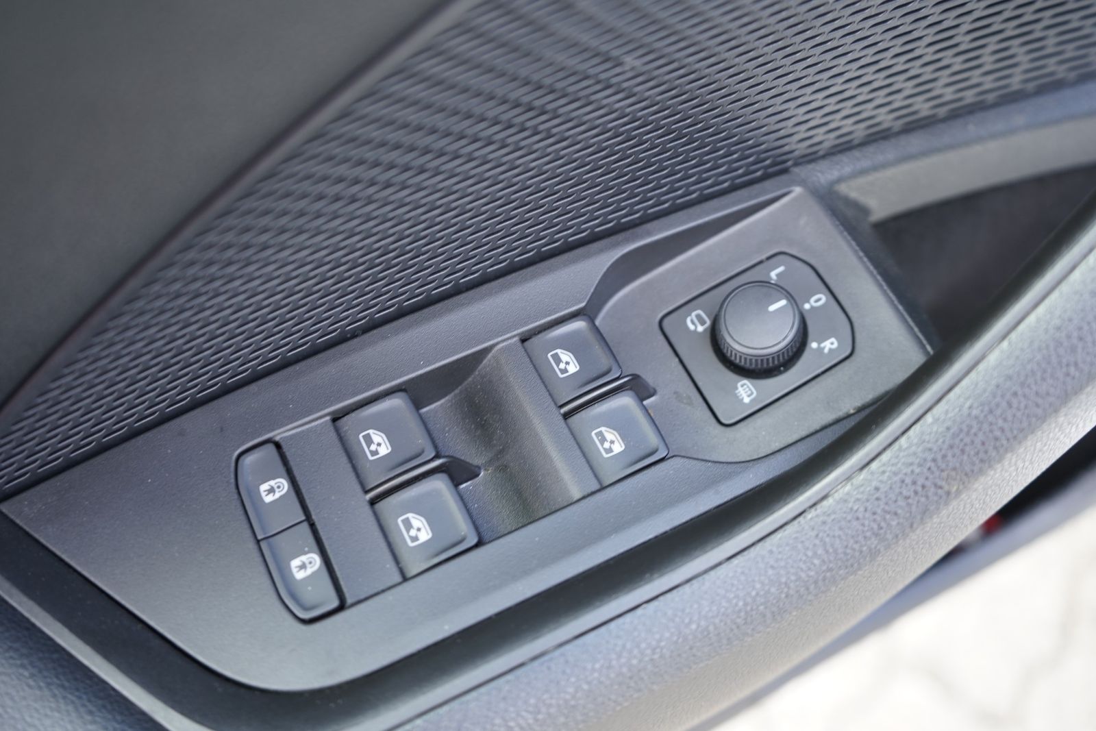 Skoda Octavia Combi 1.5 TSI First Edition LED Navi ACC foto 24