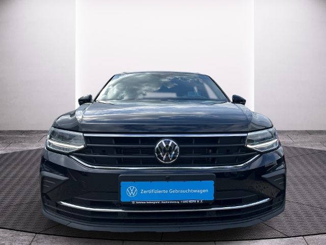 Fahrzeugabbildung Volkswagen Tiguan 1.5 TSI DSG ACTIVE NAVI EASYOPEN GJR