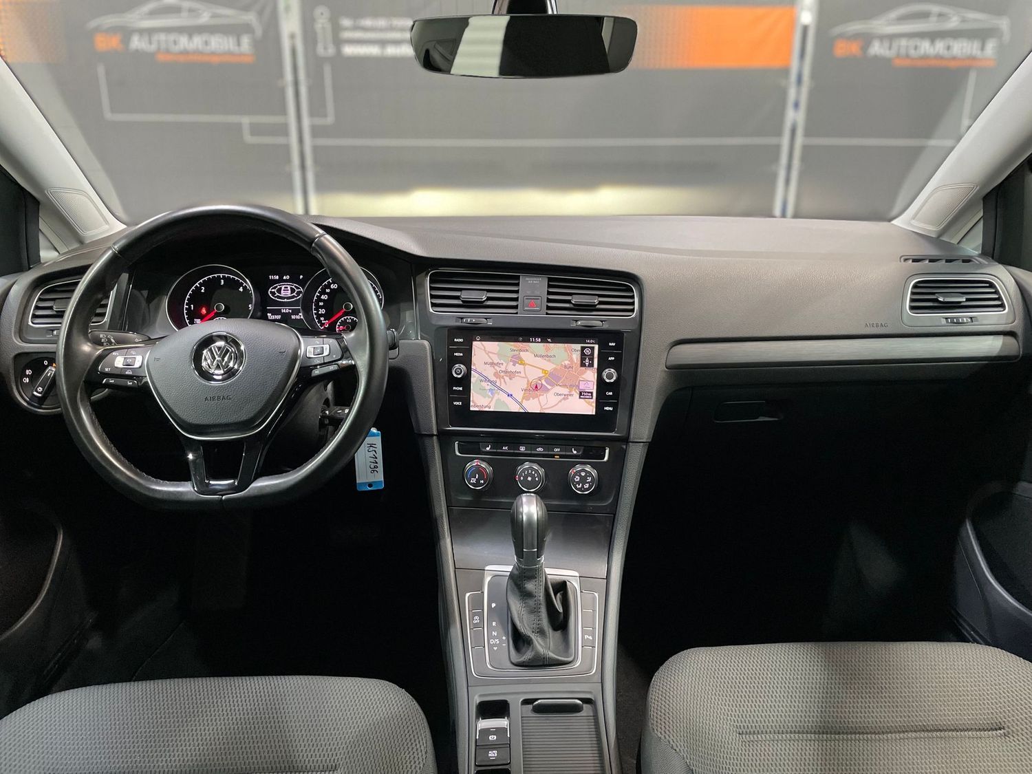 Fahrzeugabbildung Volkswagen Golf 1.6 TDI Comfortline DSG#LED#Pano#ACC#AHK