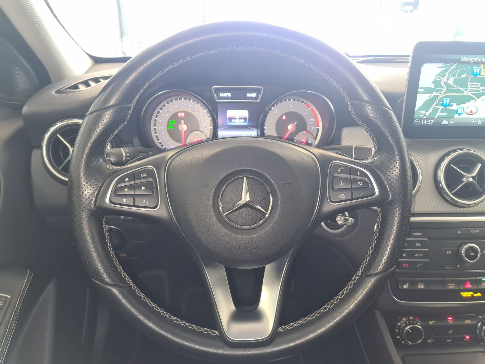 Fahrzeugabbildung Mercedes-Benz GLA 220 CDI / d 4Matic / NAVI / XENON /