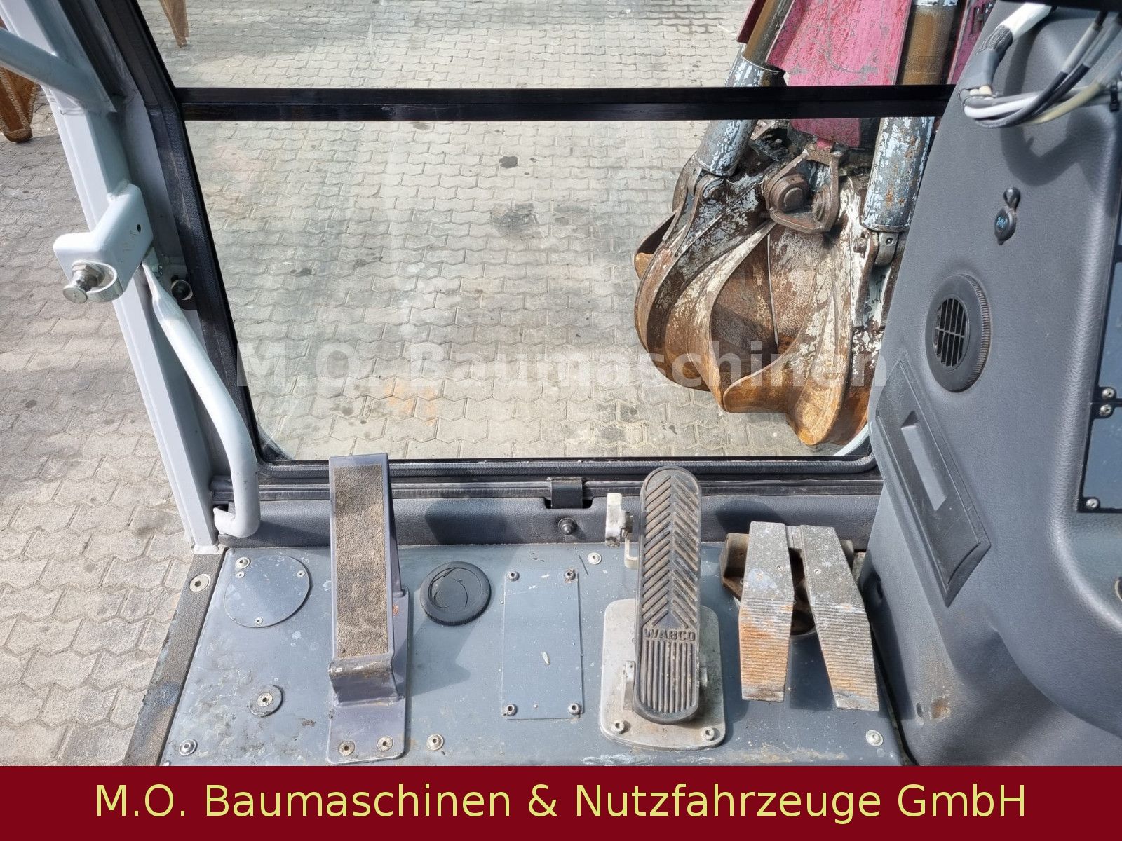 Fahrzeugabbildung Fuchs MHL 320 /AC / Polypgreifer/ ZSA /