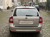 Skoda Octavia Combi Ambiente - Skoda Octavia aus 2011: Kombi