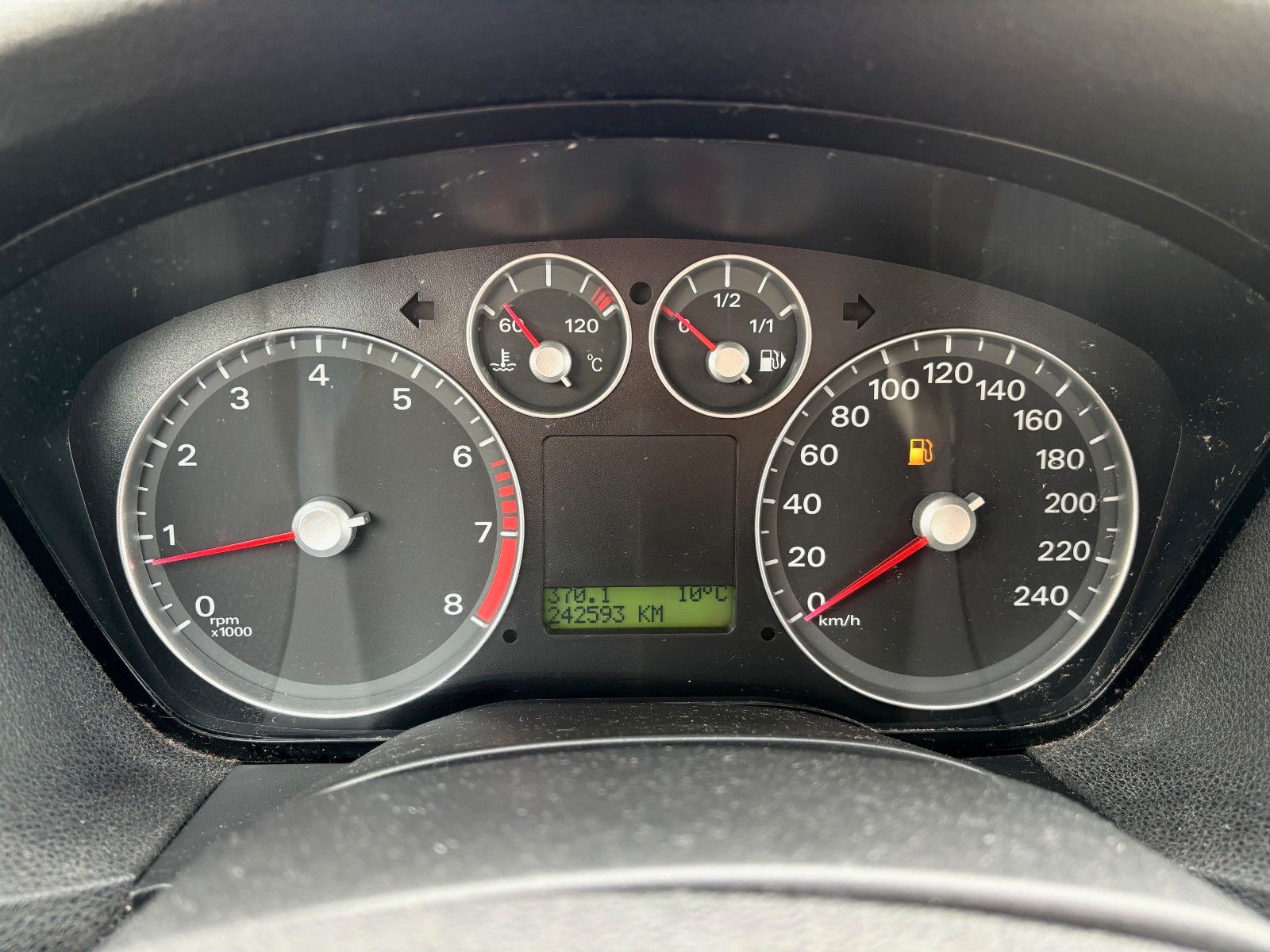 Fahrzeugabbildung Ford Focus 1.6 Lim. Ghia Klimaauto Glasdach SHZ PDC