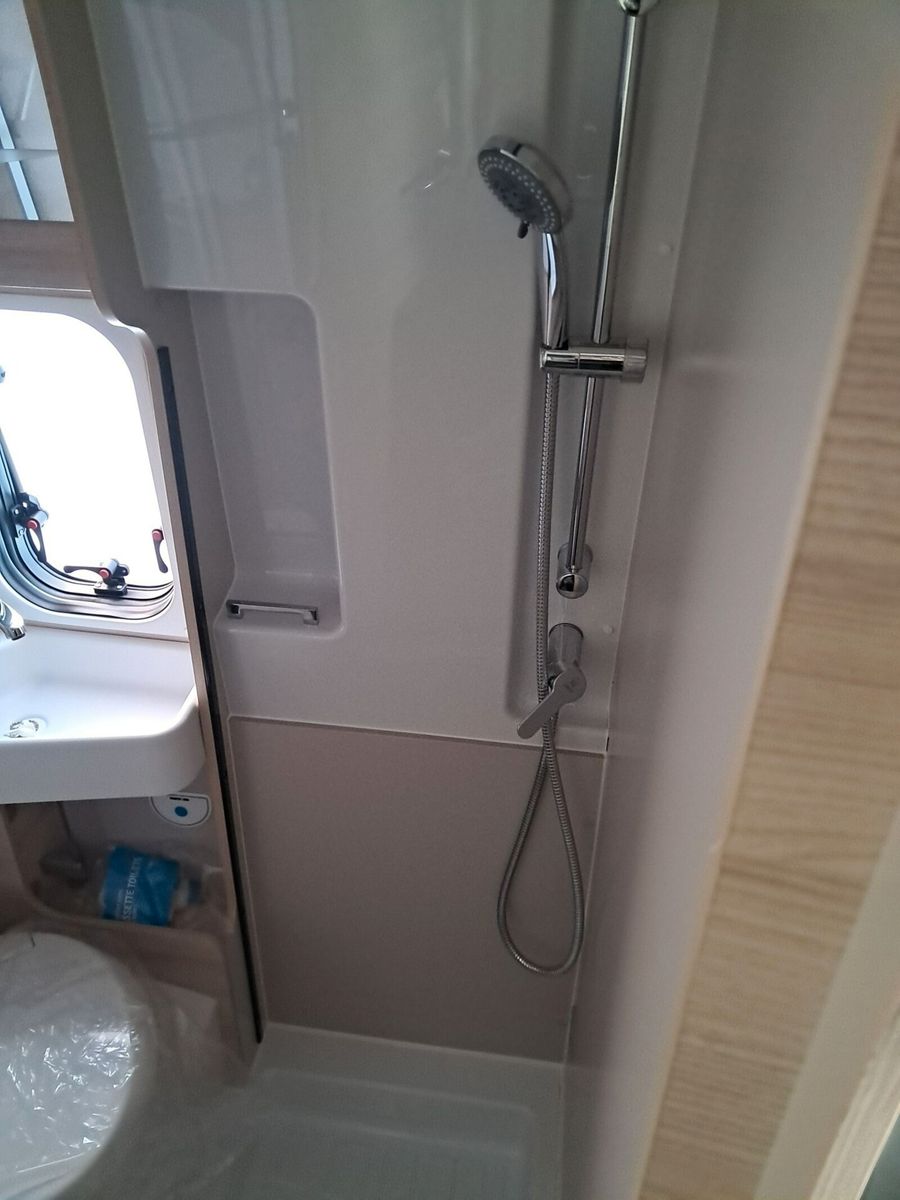 Fahrzeugabbildung Chausson Van Sport Line V690 Solar, Markise, RFK, Arctic