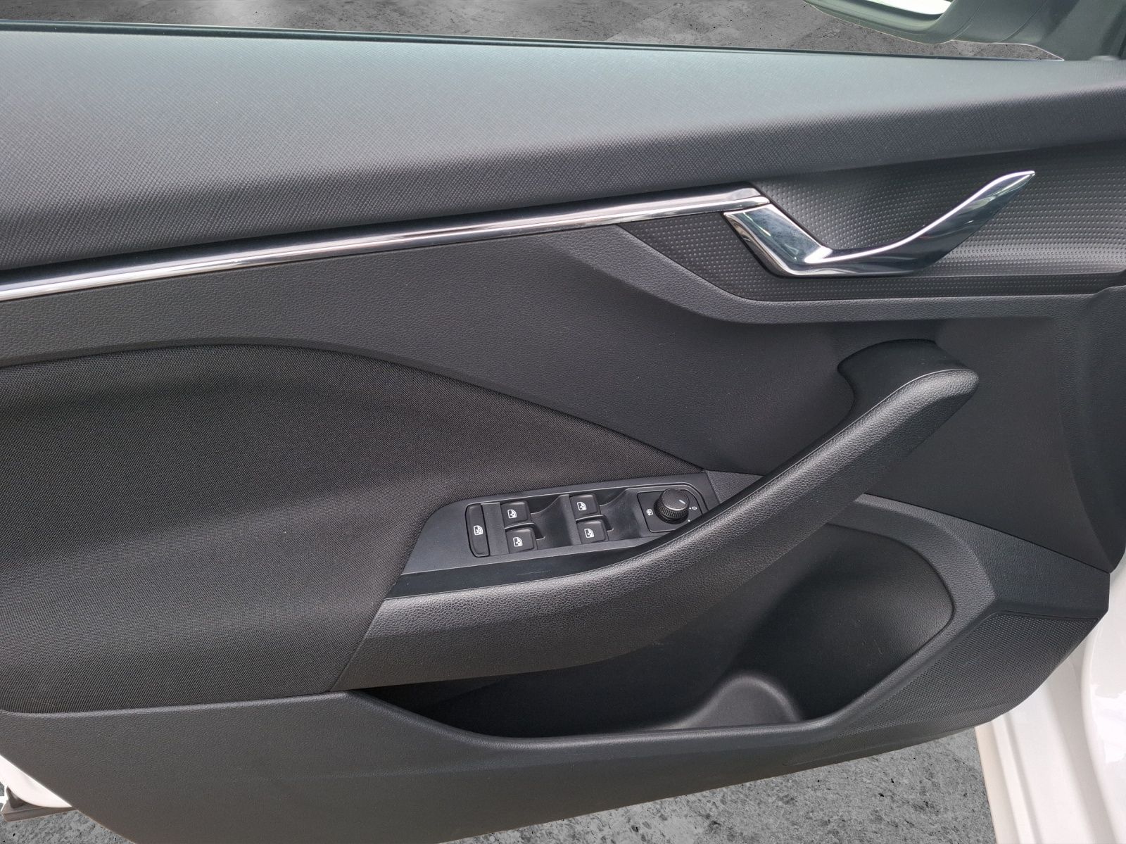 Fahrzeugabbildung SKODA Kamiq TSI Clever LED Navi AID GRA PDC SH LM