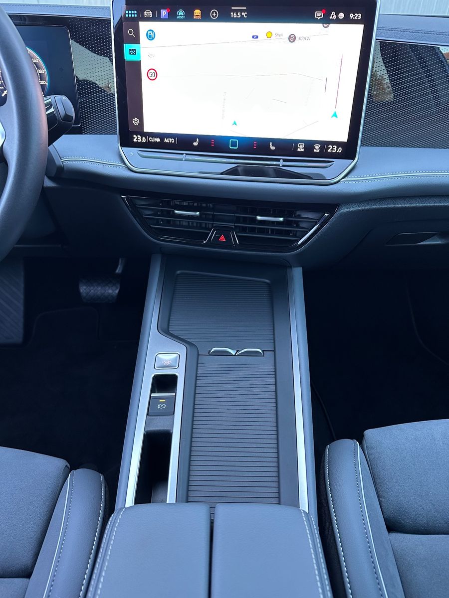 Fahrzeugabbildung Volkswagen Passat Variant 2.0 TDI DSG Business NAV+LED+ACC