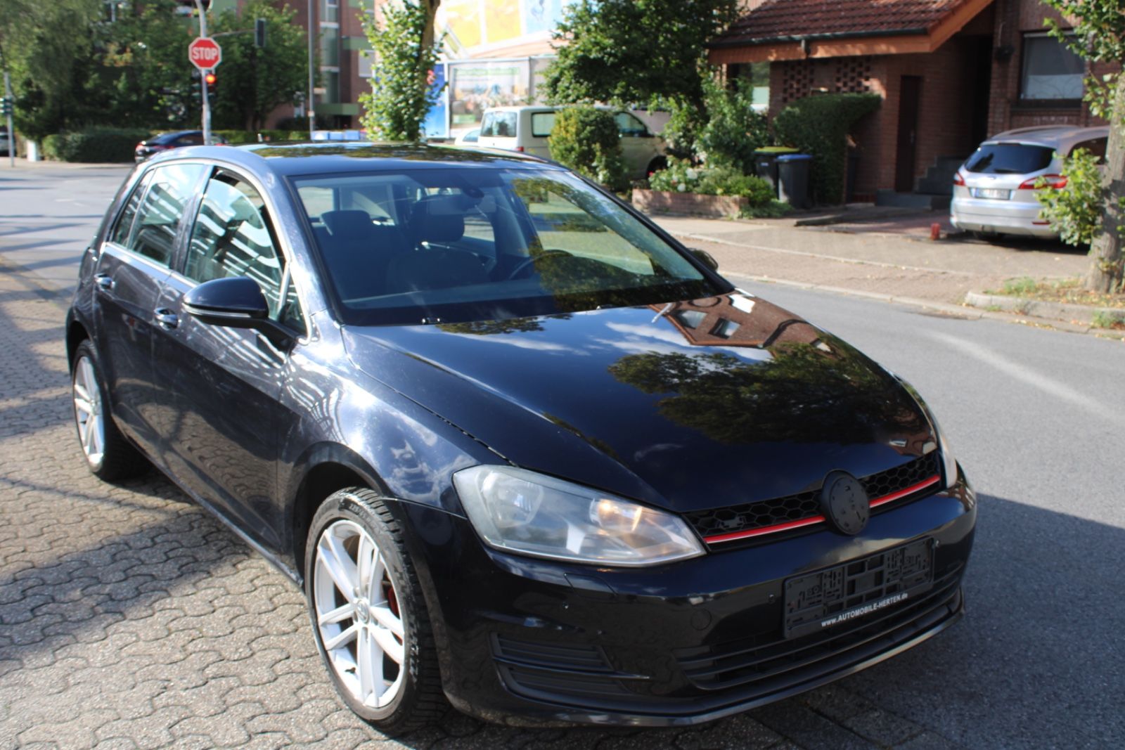 Volkswagen Golf - 1