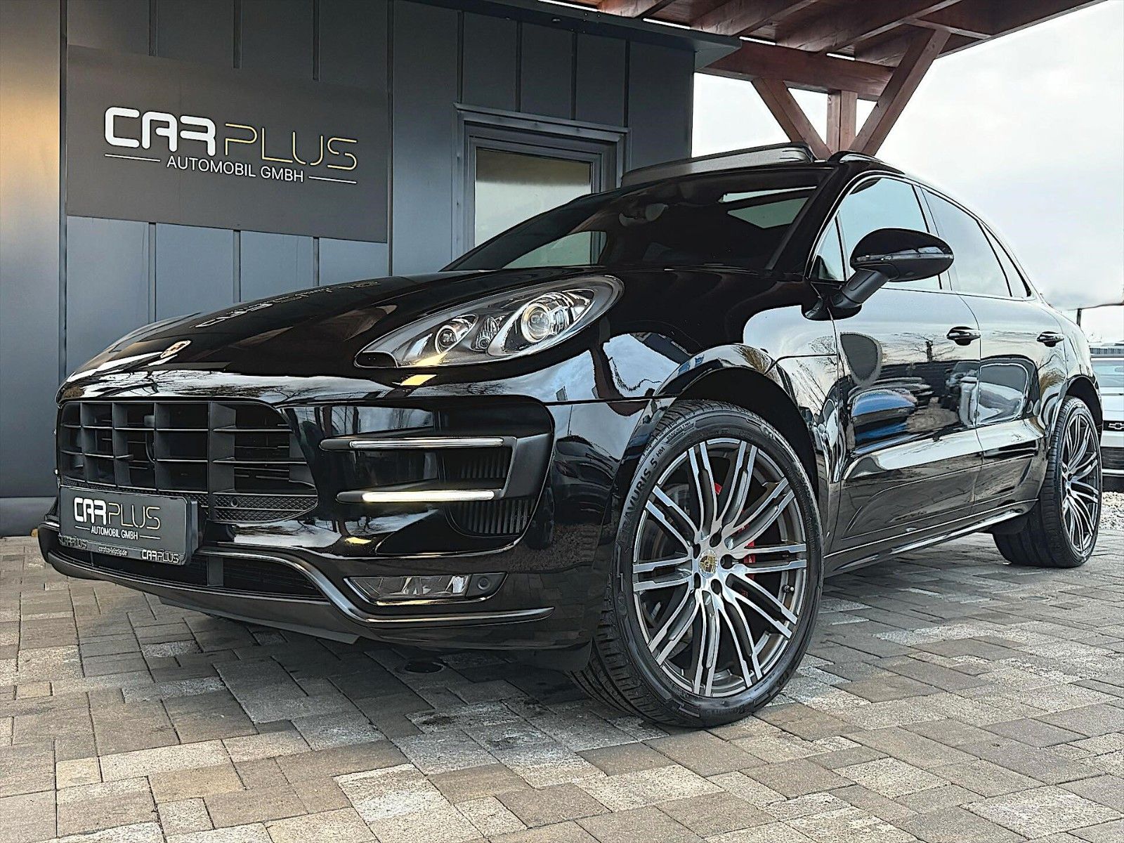 Fahrzeugabbildung Porsche Macan Turbo Carbon CHRONO *ACC*PANO*21 ZOLL*