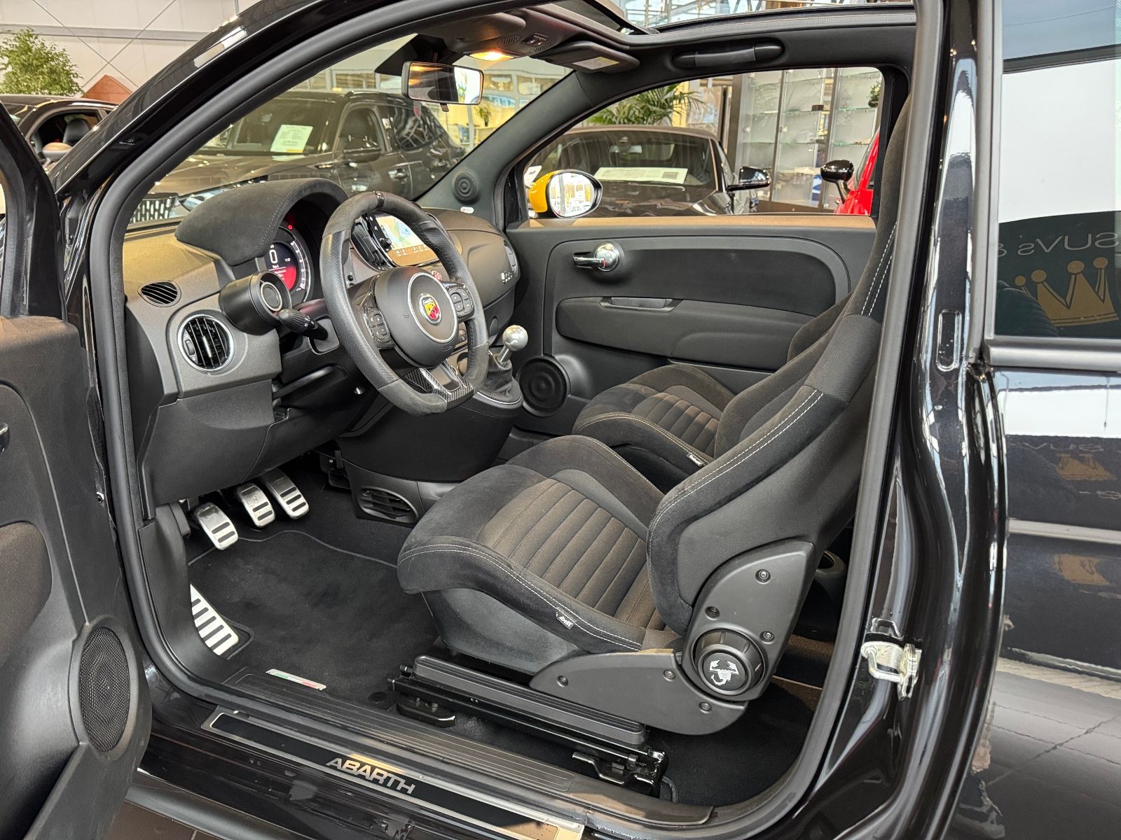 Fahrzeugabbildung Abarth 695C BEATS NAV DAB PDC ALU