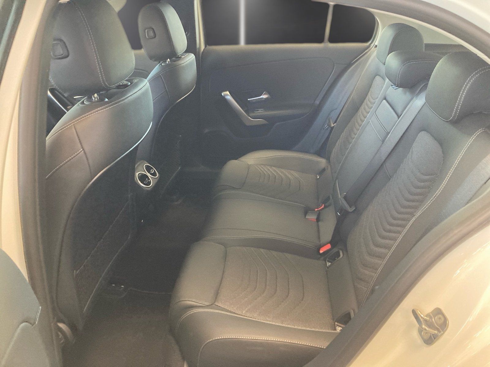 Fahrzeugabbildung Mercedes-Benz A 250 e Progressive*AHK*11kW*LED*Kamera*CarPlay*