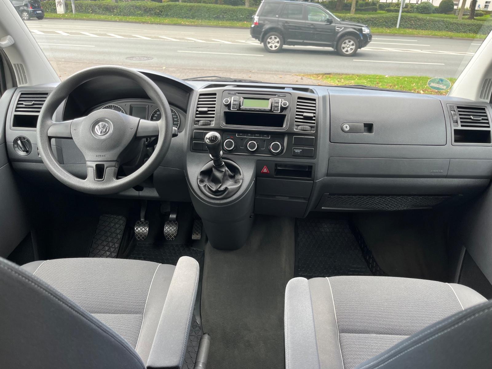 VOLKSWAGEN T5 MULTIVAN 2.0 TDI 140ch - STARLINE - ATTELAGE - PARK ASSIST AVANT/ARRIÈRE - CHAUFFAGE AUXILIAIRE - 1 ERE MAIN