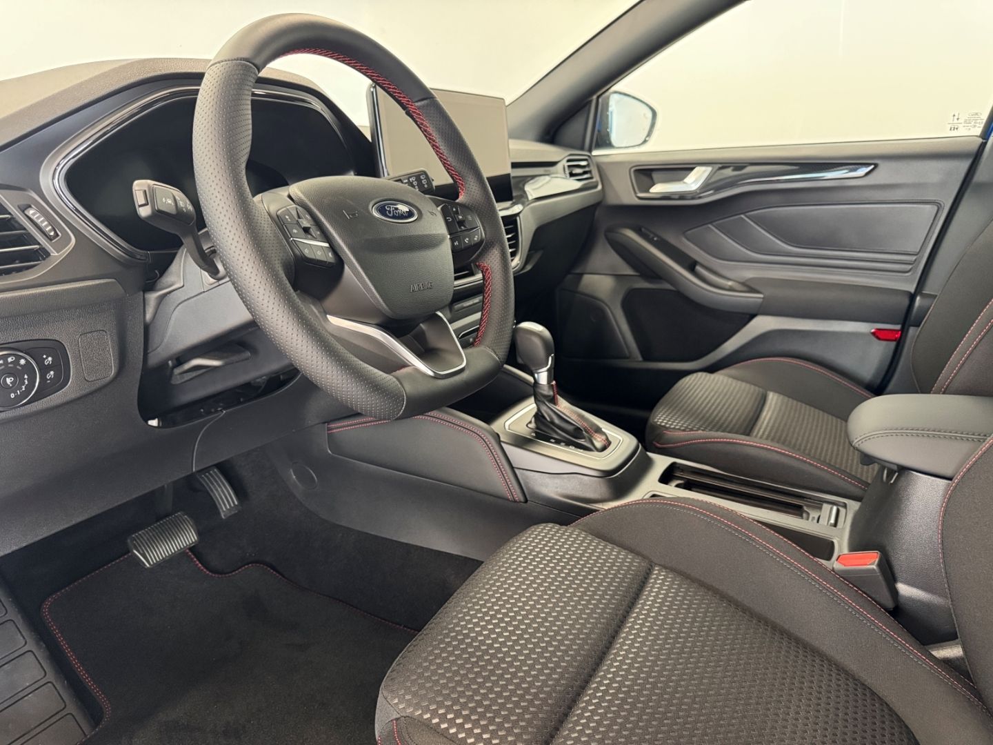 Fahrzeugabbildung Ford Focus ST-Line X B&O VerkehrszeichenER LED Kamera