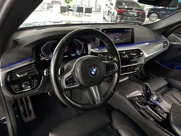 Fahrzeugabbildung BMW 530d M Sport ACC Kamera HUD HiFi AHK Komfort