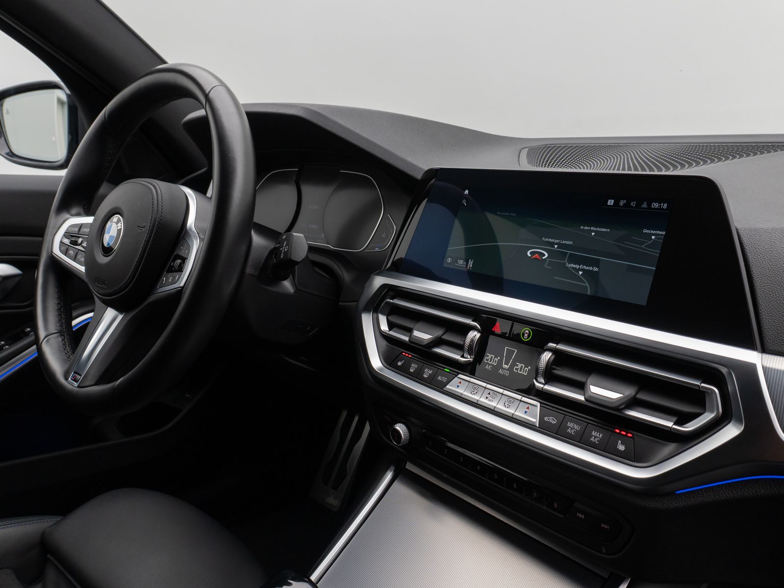 Fahrzeugabbildung BMW 320d M Sport Kamera HUD HiFi Stop&Go AHK Alarm