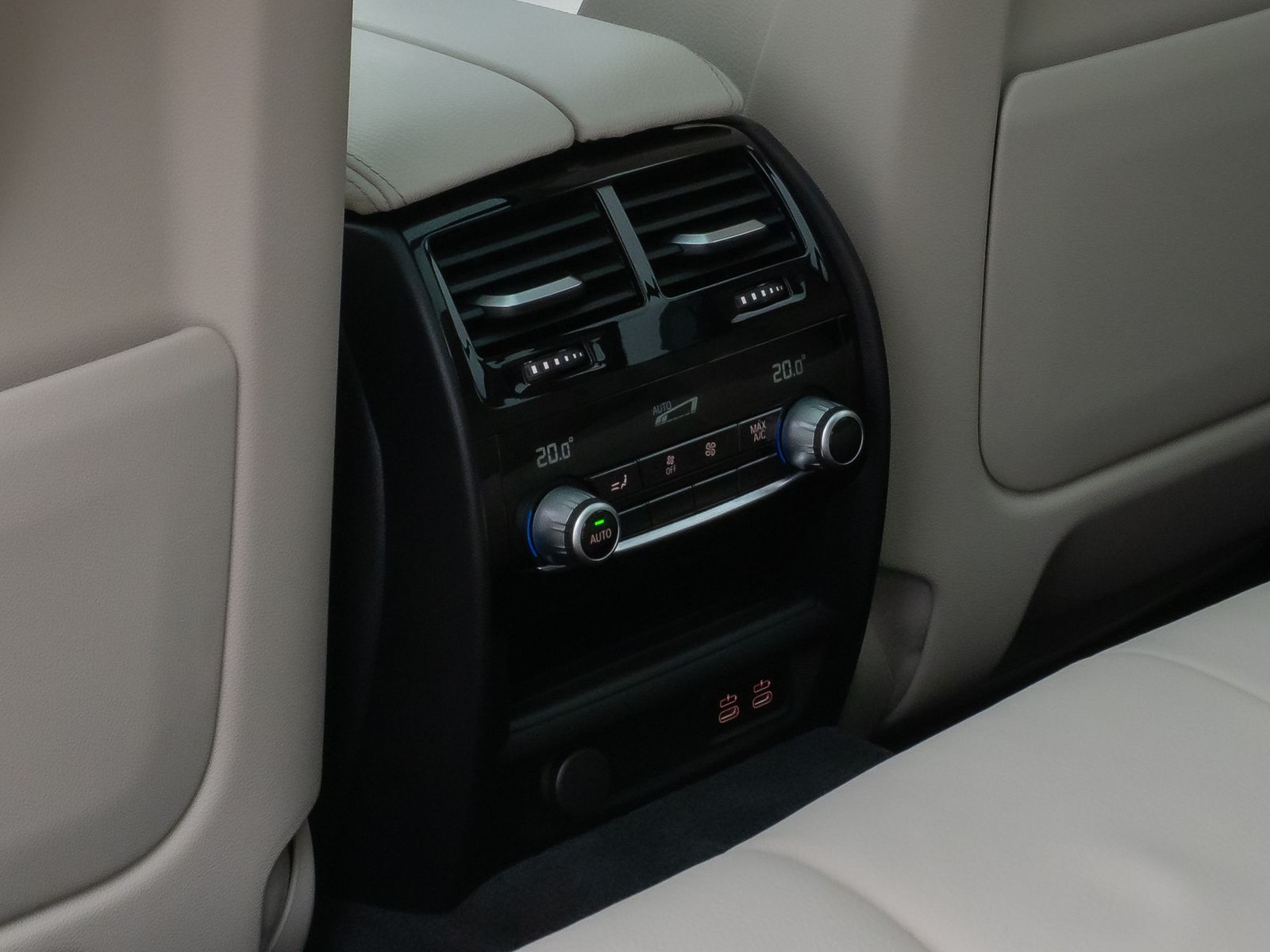 Fahrzeugabbildung BMW 530d xD Panoram Kamera HUD DAB HiFi SoftCl Sport