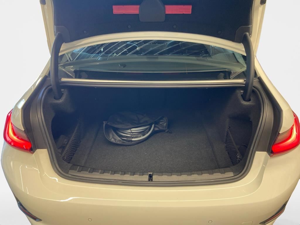 BMW 318i Lim. Advantage+DrivAssist+SHZ+wenigKM+KFZug foto 17