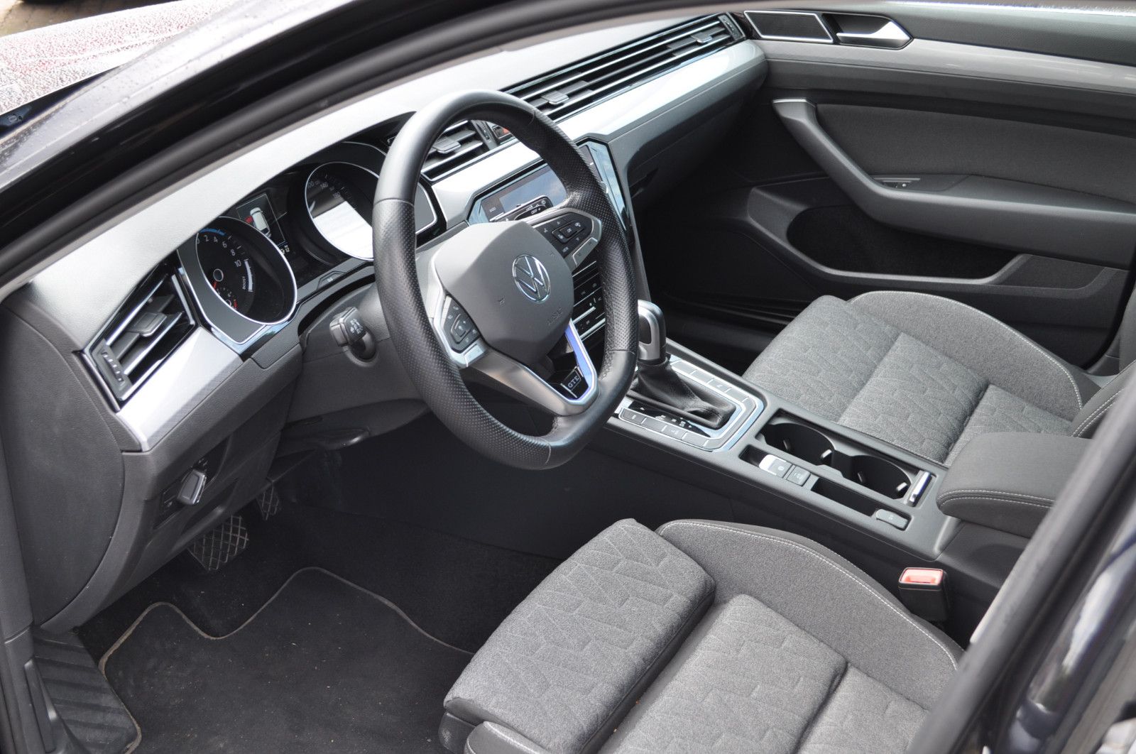 Fahrzeugabbildung Volkswagen Passat Variant GTE Business