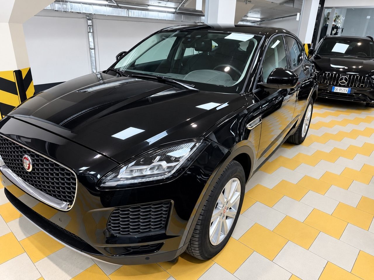 Jaguar E-Pace 2.0D 150 CV AWD imagem 2