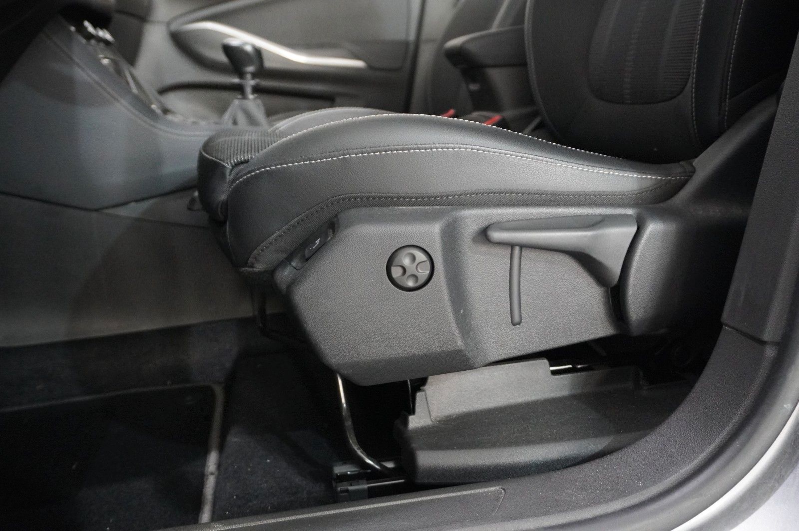 Fahrzeugabbildung Opel Grandland (X) 1.2T GS SPORT NAVI/LED/VIRT./DAB+