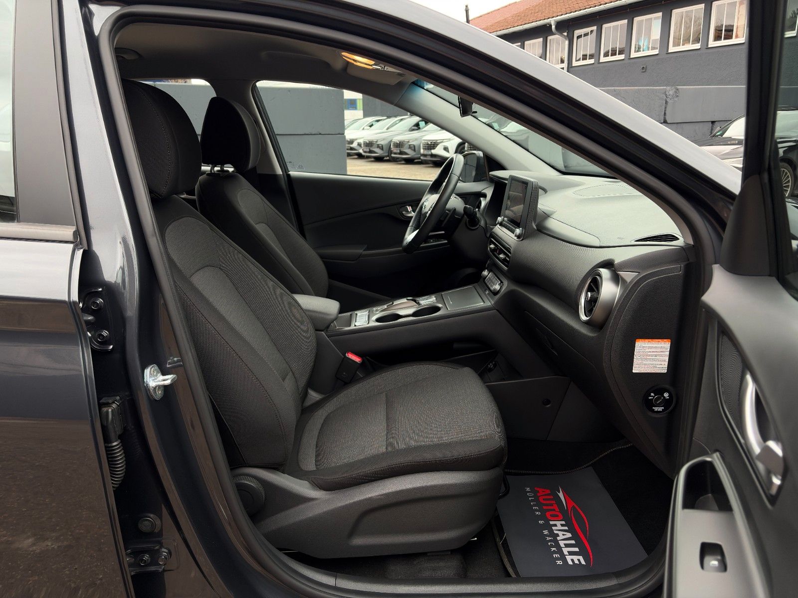 Fahrzeugabbildung Hyundai Kona Select Elektro Kamera CarPlay ACC SHZ LHZ