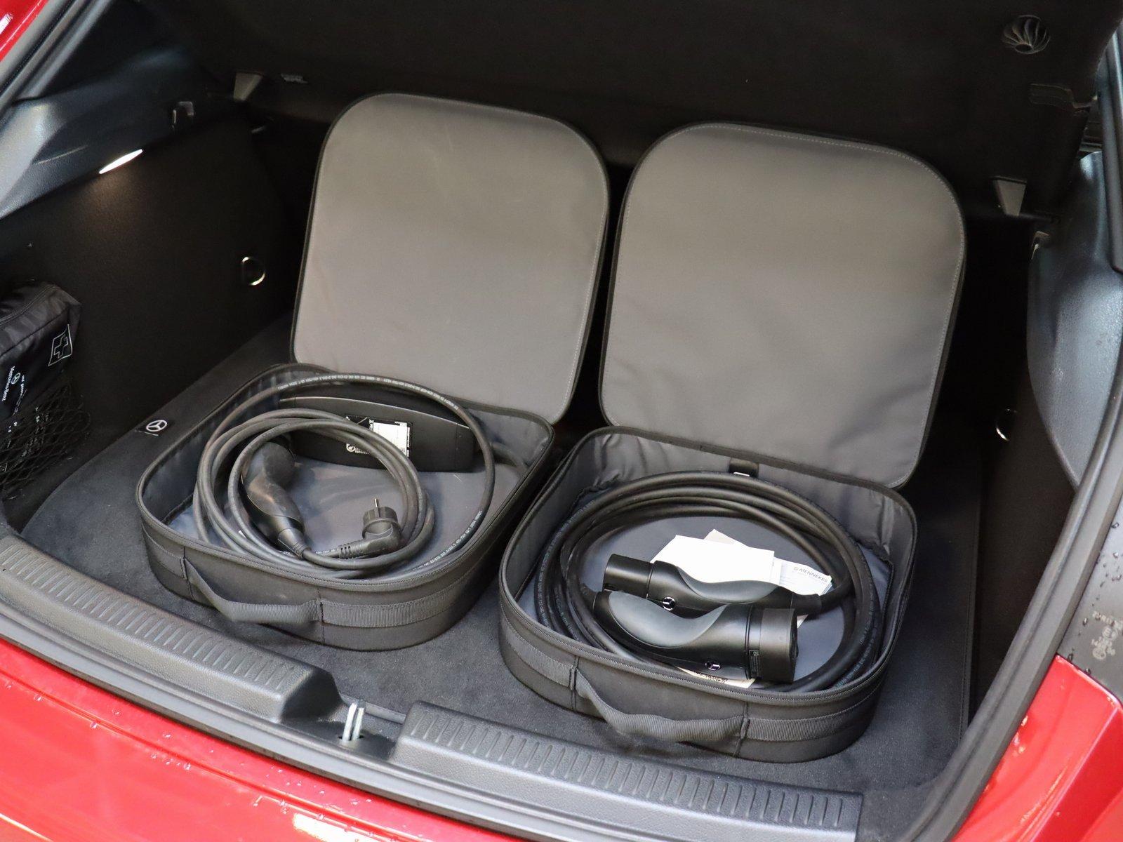 Mercedes-Benz A 250 e AMG Premium/Pano/AHK/Kamera/11kW-Laden