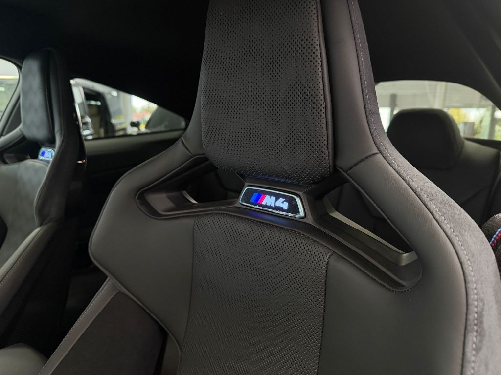 BMW M4 Competition*CARBON*KEYLESS*H-K*MEMORY*360°