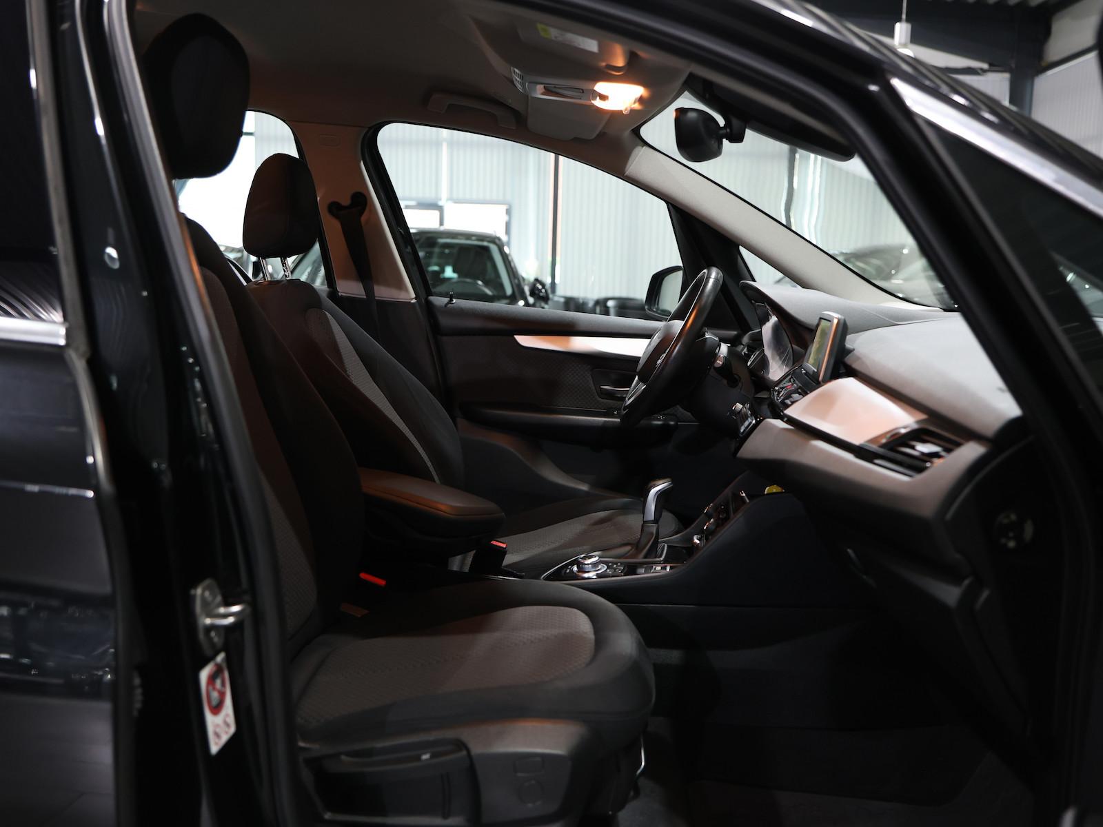 BMW 218 Gran Tourer Advantage / 7-SITZER / LED / AHK