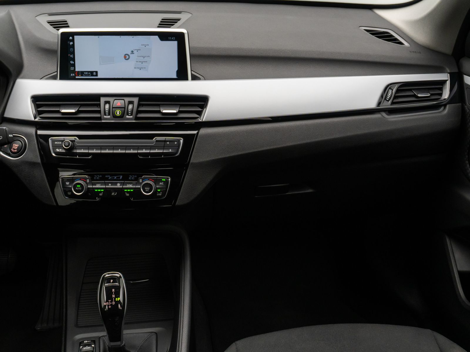 Fahrzeugabbildung BMW X1 sD18i Kamera DAB Geschwindig Komfort AppleCar