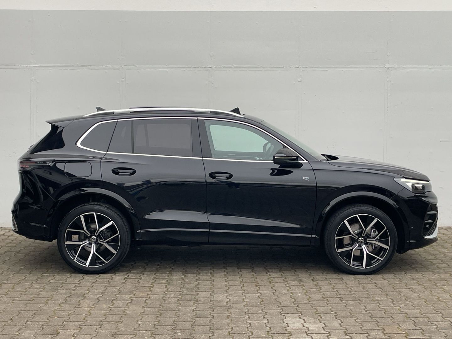 Tiguan 2.0 TDI R-Line 4Motion AHK/Pano/360°Kamer