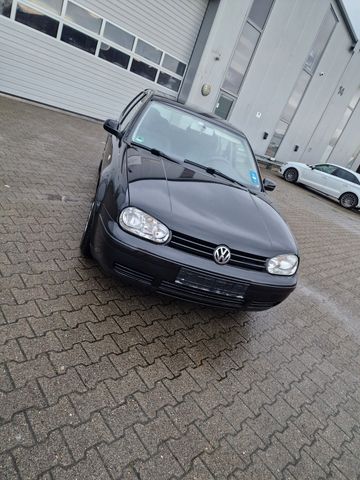 Volkswagen Golf 1.6 Basis