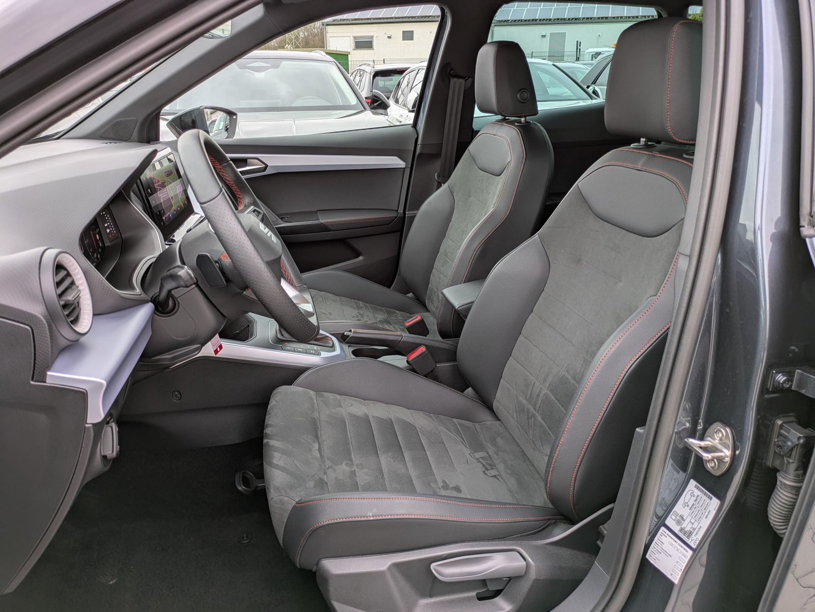 Fahrzeugabbildung SEAT Arona 1.5 TSI FR DSG AHK*ACC*LED*APP*DAB*KAMERA