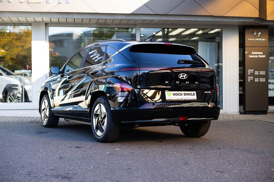 Fahrzeugabbildung Hyundai KONA Elektro 65,4kWh TREND Assi BOSE