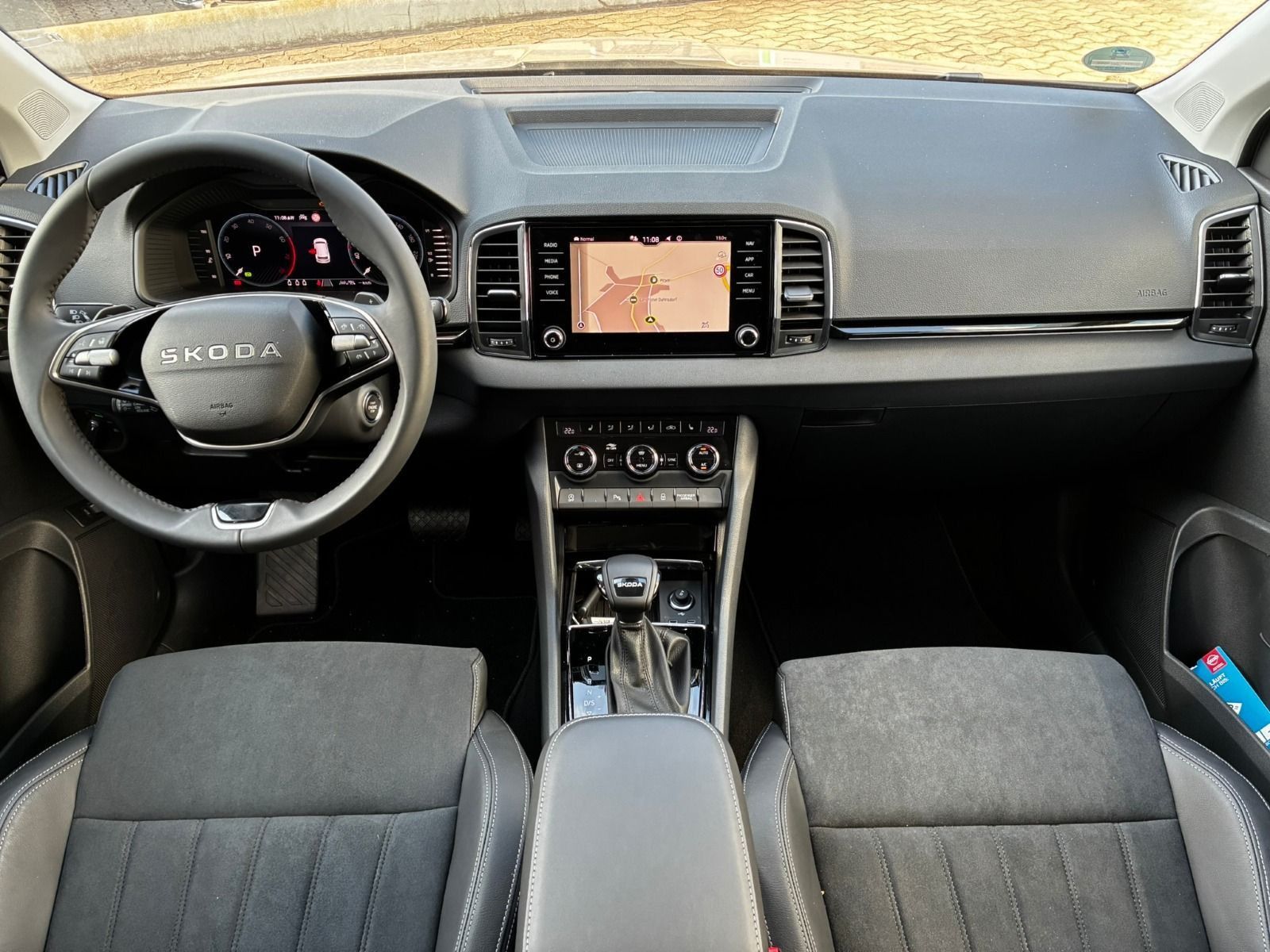 Fahrzeugabbildung SKODA Karoq 1.5 TSI DSG*AHK*RFK*ACC*eHeck