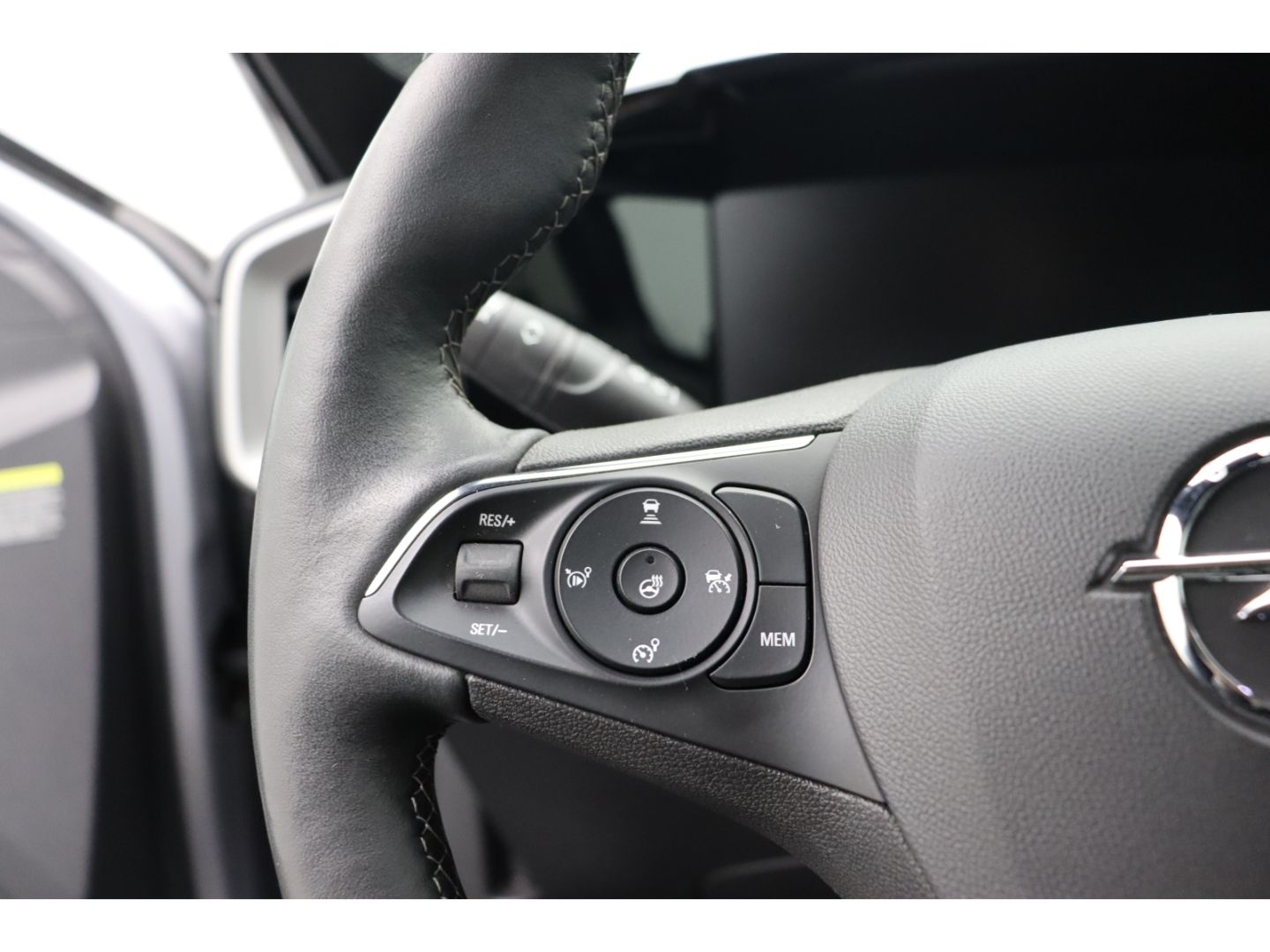 Fahrzeugabbildung Opel Mokka-e Ultimate Digitales Cockpit ACC LED