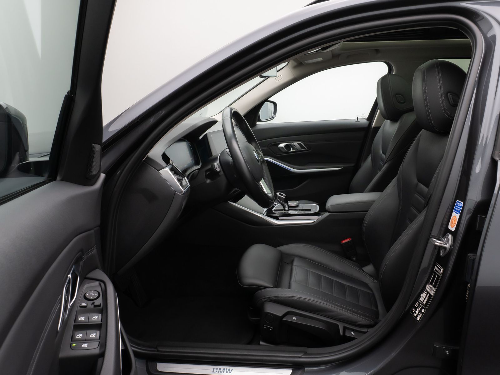 Fahrzeugabbildung BMW 330i xD SportLine Panorama Kamera Laser DAB HiFi