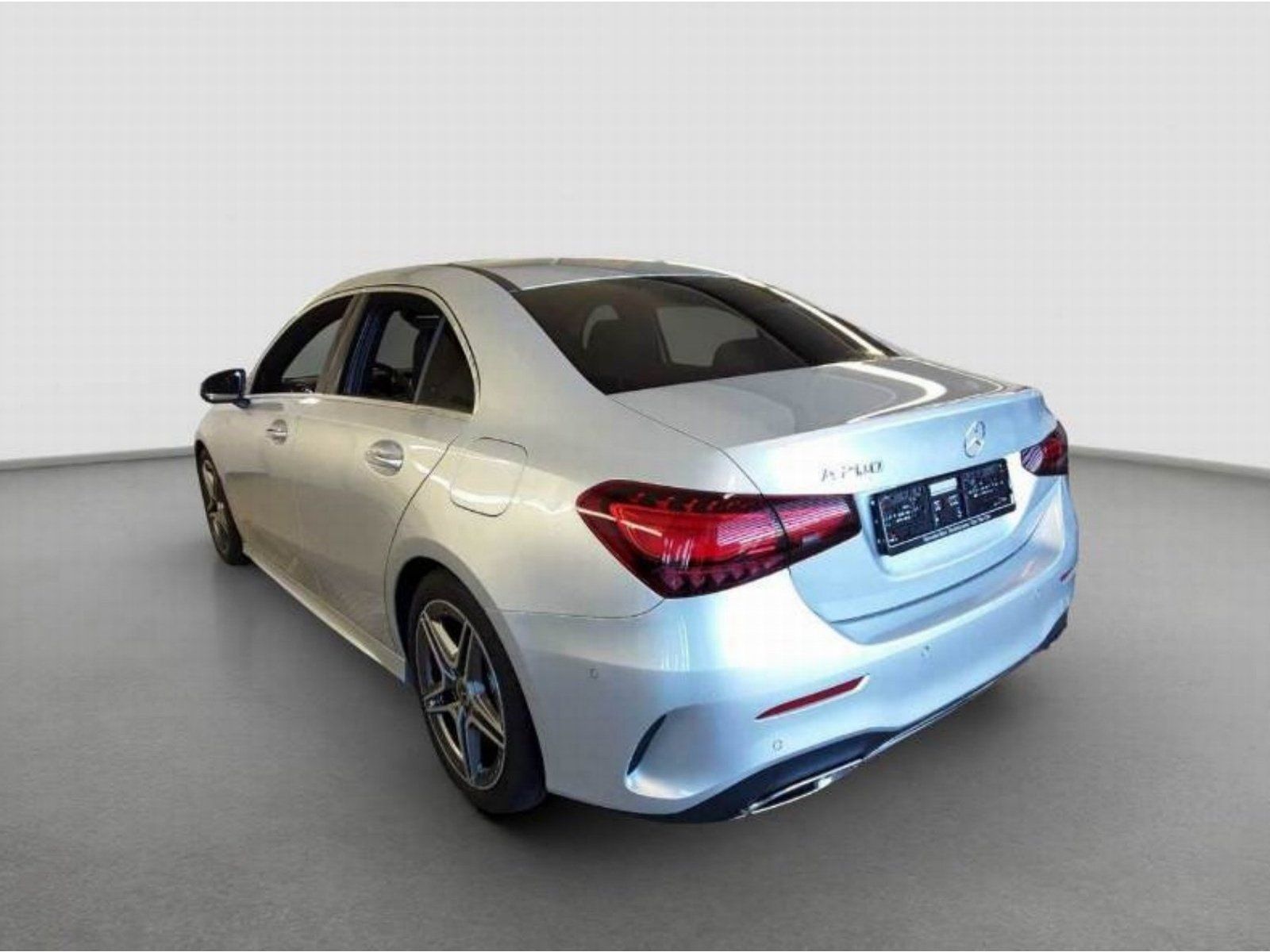 Fahrzeugabbildung Mercedes-Benz A200 Limo AMG Prem DISTR Pano AHK Memo LED KeyGo