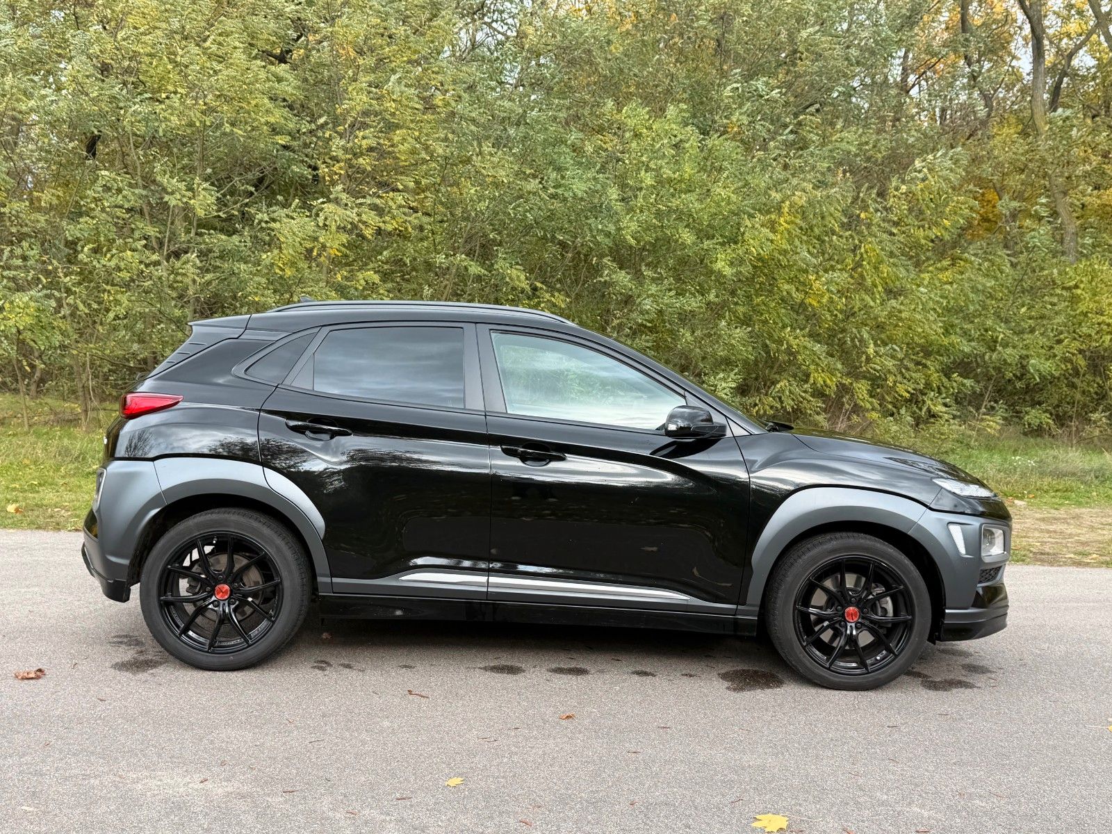 Fahrzeugabbildung Hyundai KONA 1.6T-GDI*Unique*2WD*DCT*RFKamera*Navi*SHZ*