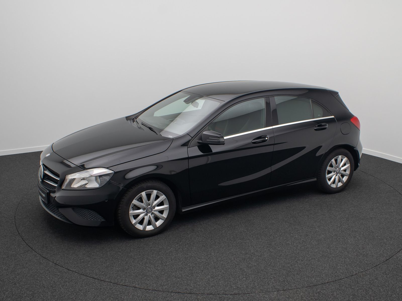 Fahrzeugabbildung Mercedes-Benz A180 BlueEfficiency Navi Sound Tempomat ParkAsst
