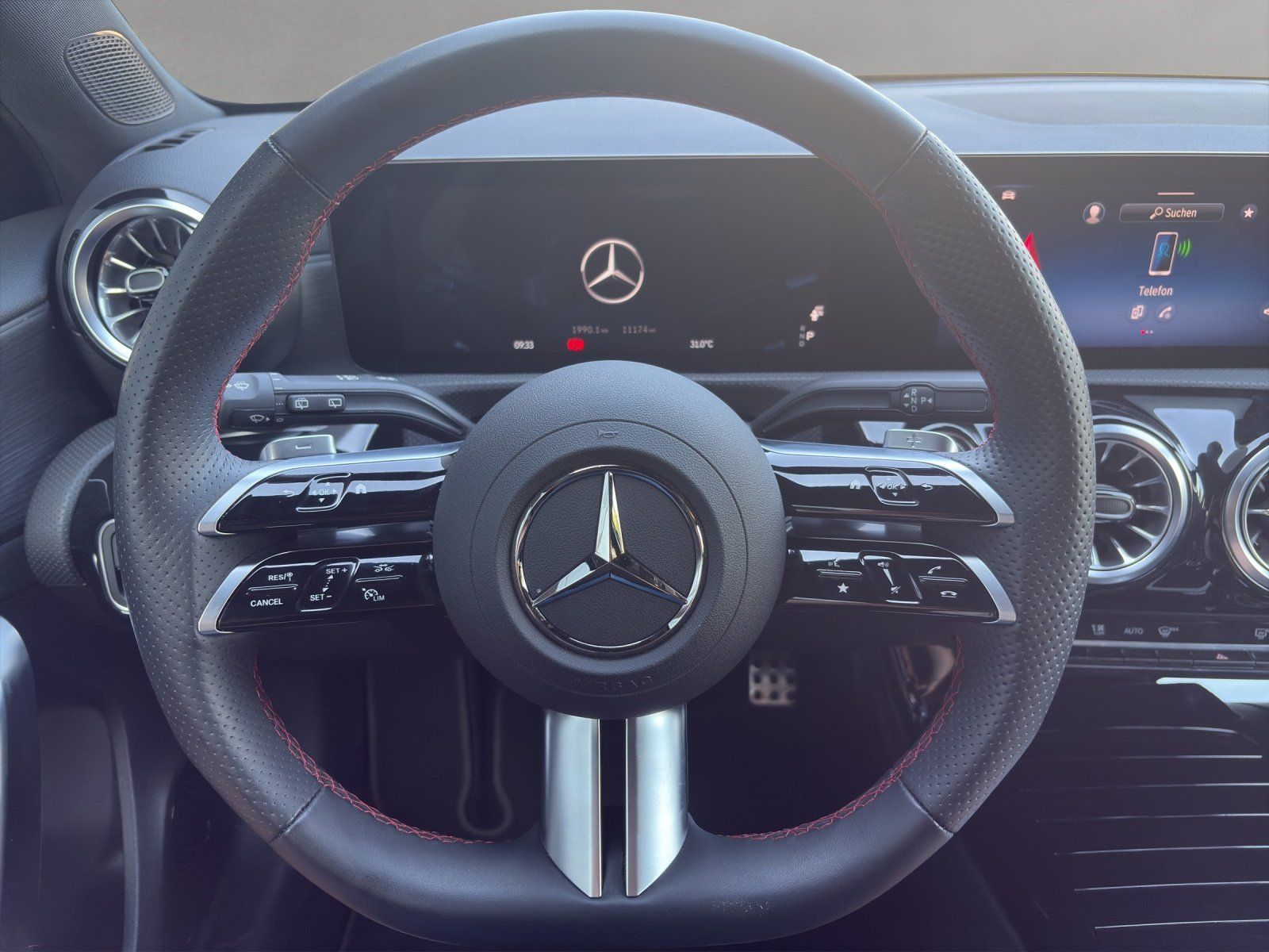 Fahrzeugabbildung Mercedes-Benz A 200 d AMG PANO Keyless DISTRONIC Multibeam