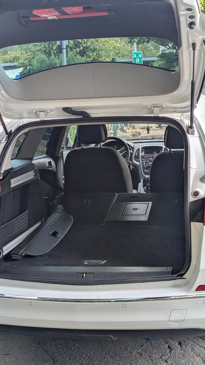 Opel Astra 2013 — photo 10