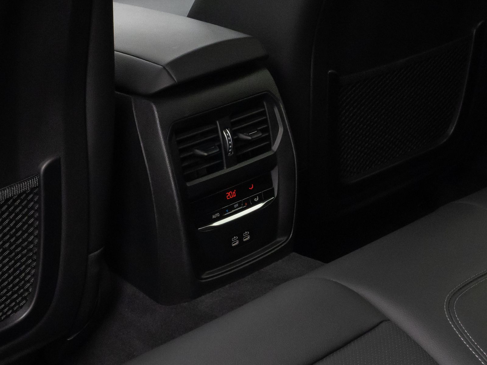 Fahrzeugabbildung BMW 330e xD M Sport Kamera DAB HUD Lenkradheizung