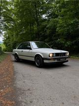 BMW E30 318i vVFL 2-Türige Limousine - BMW 318 aus 1987: 318i