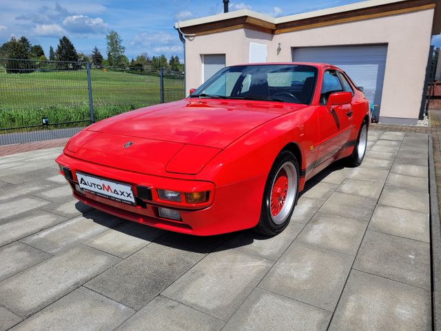 Porsche 944