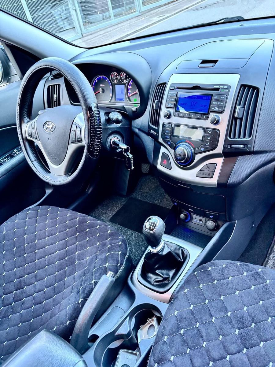 Hyundai i30 2011 — photo 12