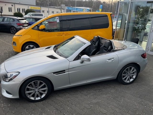 Fahrzeugabbildung Mercedes-Benz SLC 300 Roadster PANO NAVI ALU