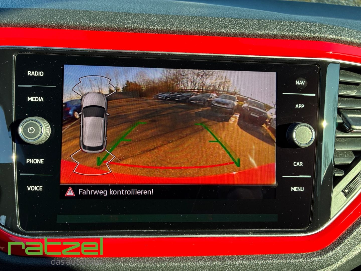 Fahrzeugabbildung Volkswagen T-Roc 1.5 TSI DSG Sport DSG Navi Standh. Schiebe