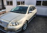 Toyota Avensis 2,4 Benzin - Toyota Avensis aus 2005: Kombi