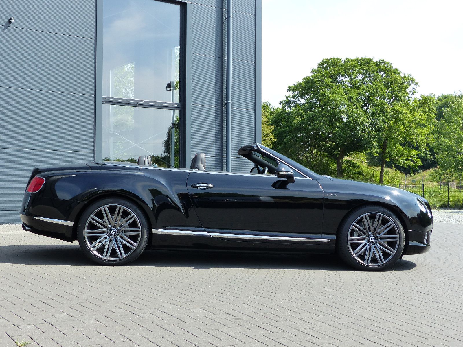 Fahrzeugabbildung Bentley Continental GTC W 12 SPEED MULLINER